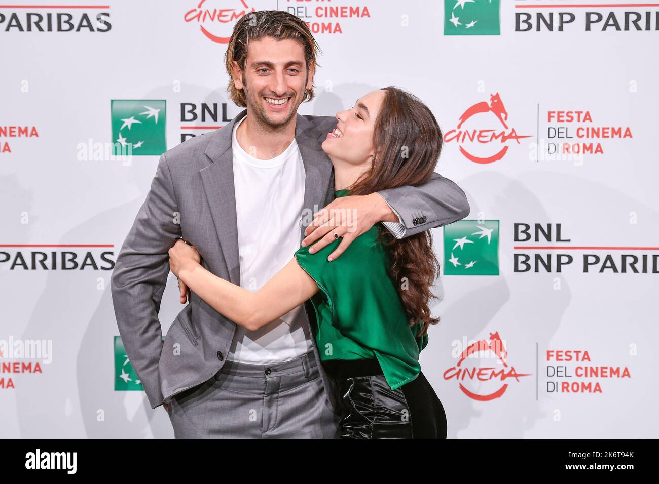 Roma, Italia. 15th Ott 2022. Pietro Castellitto e Matilda De Angelis partecipano alla fotocall del film Rapiniamo il Duce durante il 17th° Festival di Roma presso l'Auditorium Parco della Musica, il 15 ottobre 2022 a Roma. Foto Andrea Staccioli/Insidefoto Credit: Insidefoto di andrea staccioli/Alamy Live News Foto Stock