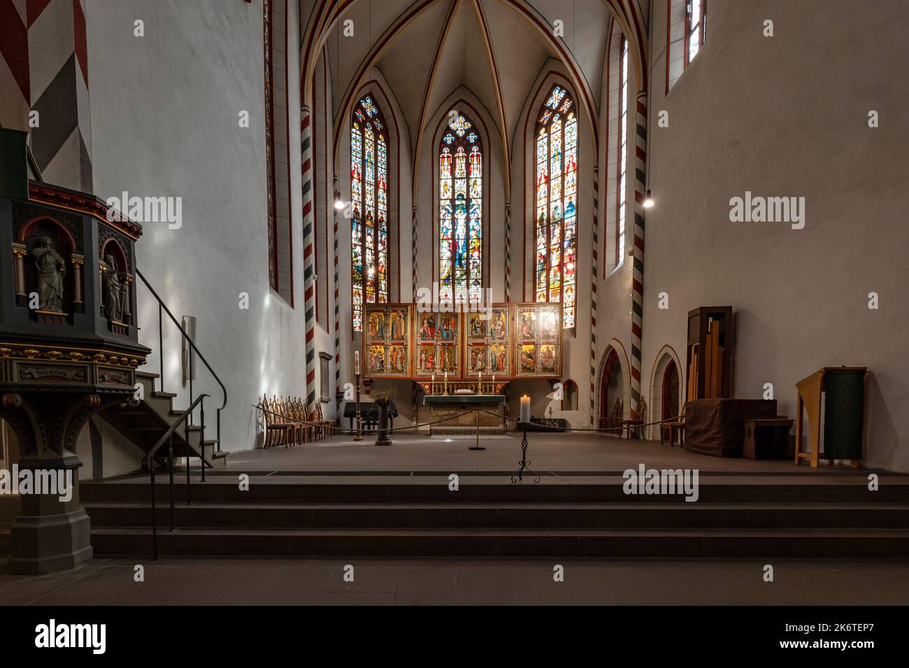 Pulpito, coro e altare a doppia alata della Chiesa Jacobi a Goettingen Foto Stock