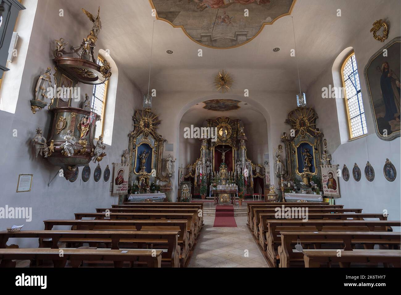 Interno con altare di San Giacomo il Vecchio, costruito 1757-1792, Viereth-Trunstadt, bassa Franconia, Baviera, Germania Foto Stock