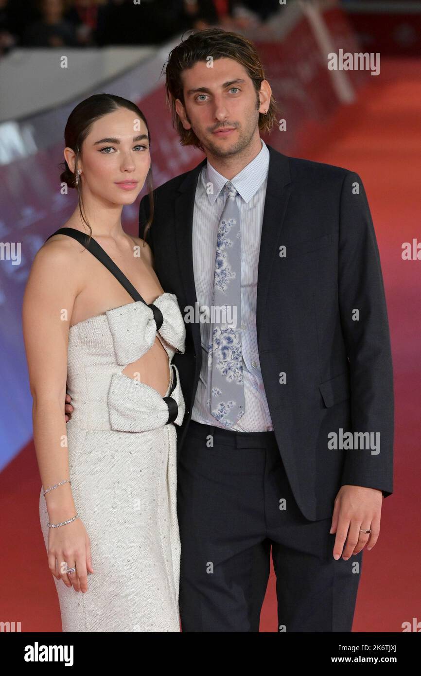 Roma, Italia. 15th Ott 2022. Matilda De Angelis (l) e Pietro Castellitto (r) assistono al tappeto rosso del film 'Rapiniamo il duci' al Film Fest di Roma all'Auditorium Parco della Musica. Credit: SOPA Images Limited/Alamy Live News Foto Stock