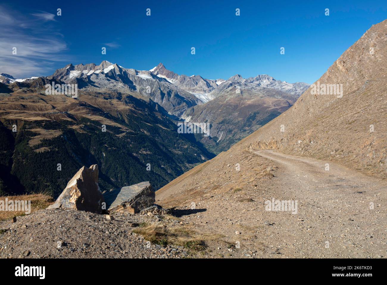Vista dal Breithorn sull'Alto Vallese fino all'Aletsch con Eggishorn, Strahlhorn, Fieschergletscher, Finsteraarhorn e Wasenhorn Foto Stock