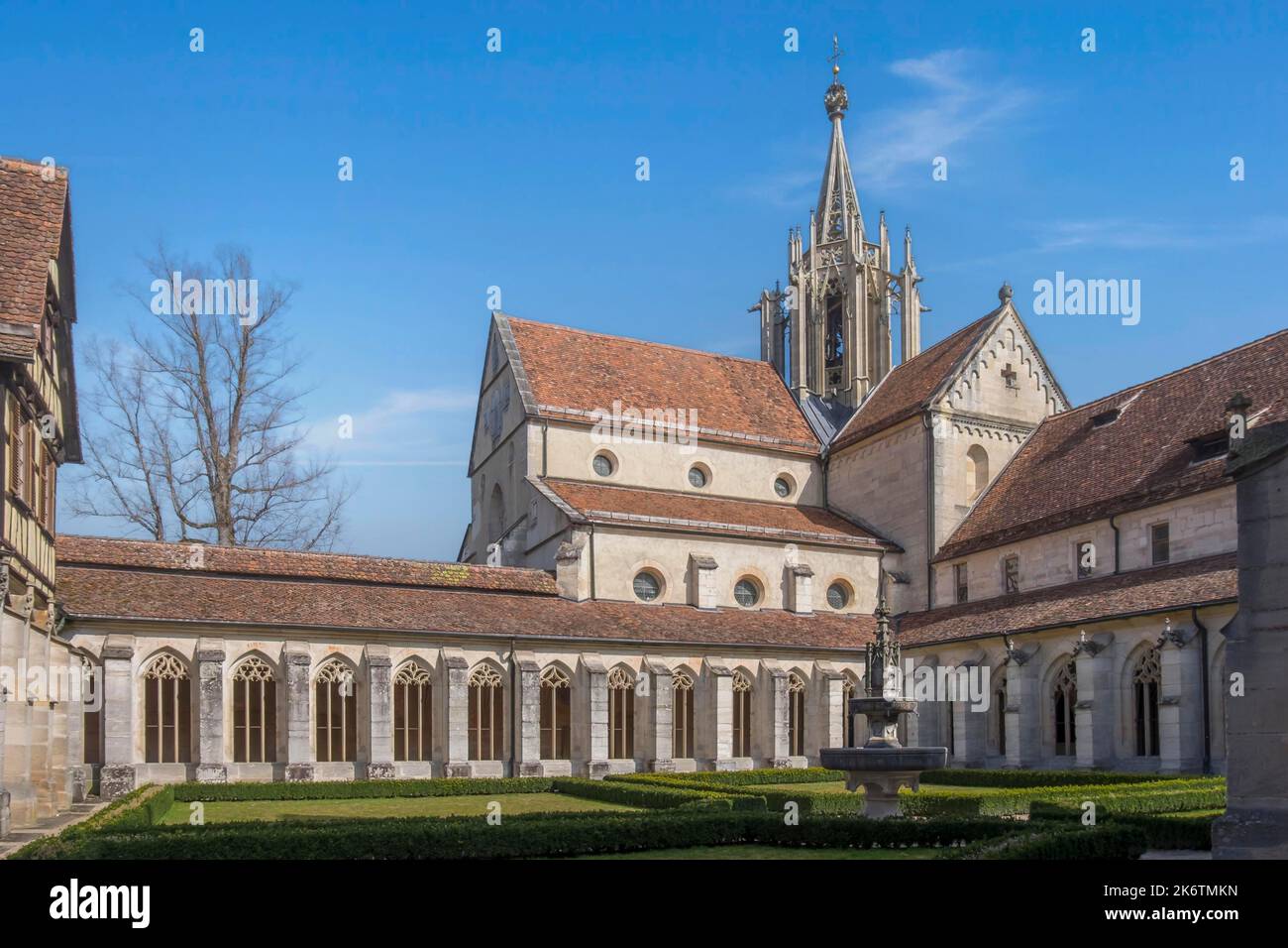 Chiesa del monastero, chiesa protestante, cortile con giardino, Bebenhausen, quartiere di Tuebingen, Baden-Wuerttemberg, Germania Foto Stock