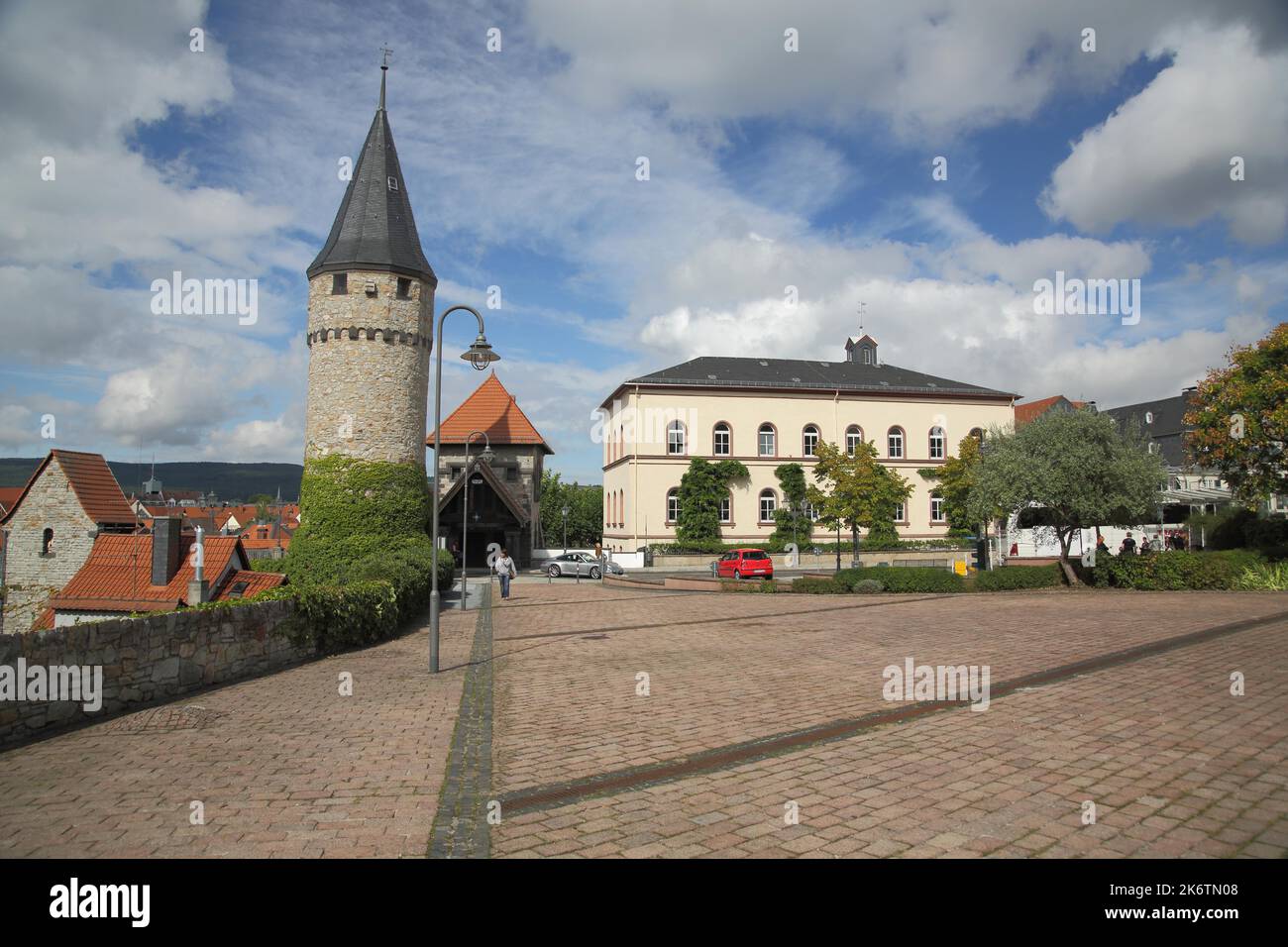 Schlossplatz con la Torre delle streghe e la Scuola del Conte Ludwig, Bad Homburg, Taunus, Assia, Germania Foto Stock