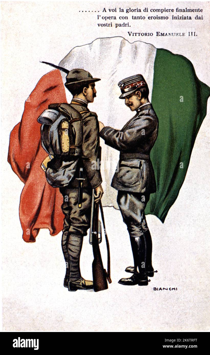 1918 ca , ITALIA : Una cartolina con un militare ITALIANO ALPINO soldato decoretto dal Re d'Italia VITTORIO EMANUELE III ( molto idealizzato ). Illustrazione di Unknown . - ALPINI - ALPINE - Cartolina posta - PRIMA GUERRA Mondiale - prima GUERRA MONDIALE - Grande Guerra - prima Guerra Mondiale - miliari soldati italiani - STORIA - FOTO STORICHE - PROPAGANDA - ILLUSTRAZIONE - ILLUSTRAZIONE - bandiera italiana - bandiera - TRICOLORE - medaglia - medaglia --- Archivio GBB Foto Stock