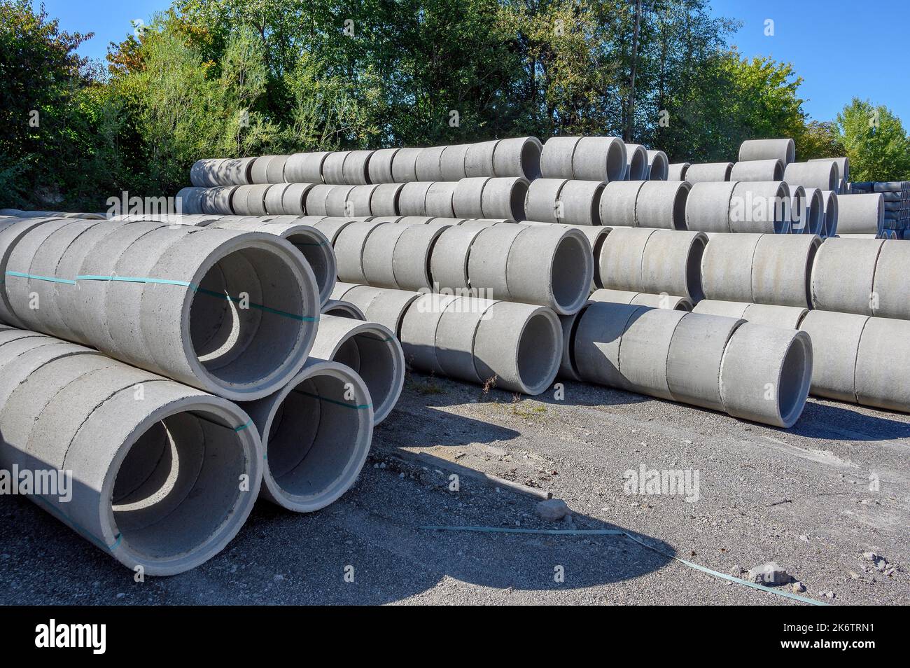 Tubi per calcestruzzo, parti prefabbricate in calcestruzzo, Kempten, Allgaeu, Baviera, Germania Foto Stock