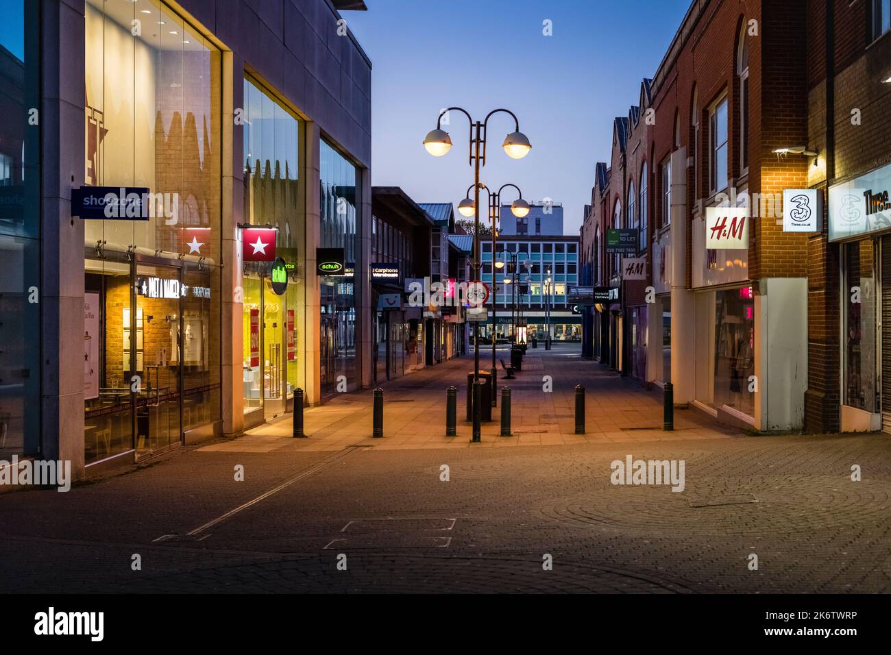 Crawley Town Centre guardando verso il centro commerciale suburbano 'The Martletts' 'Crawley New Town', Foto Stock
