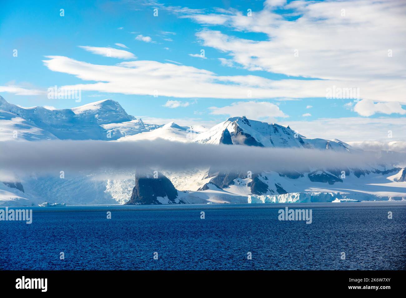 picco di spigot (centro), orne habitour e penisola arctowski. stretto di gerlache. penisola antartica. antartide Foto Stock