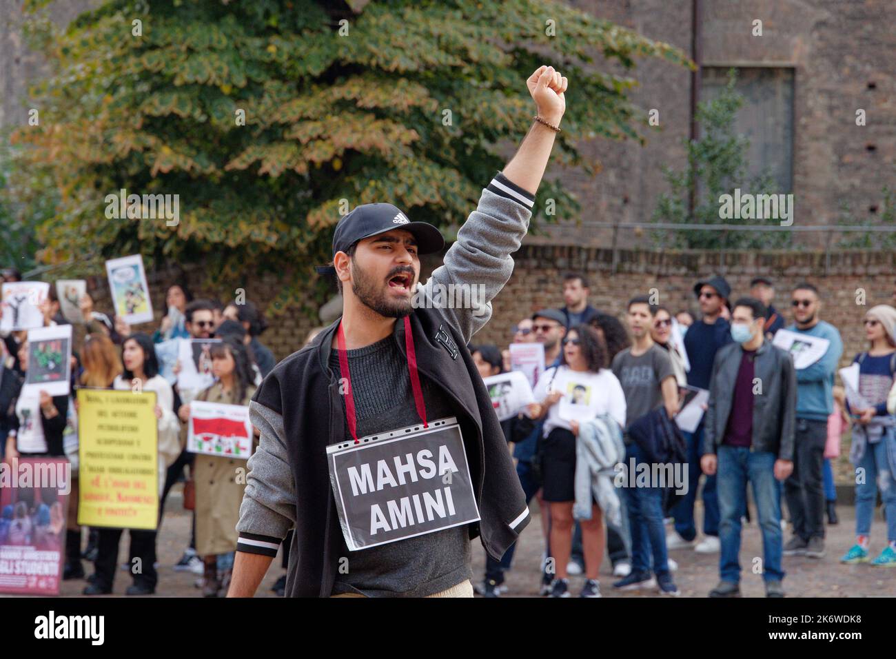 Torino, Italia. 15th Ott 2022. La comunità iraniana protesta contro la detenzione e l'assassinio di prigionieri politici da parte delle autorità iraniane. Credit: MLBARIONA/Alamy Live News Foto Stock