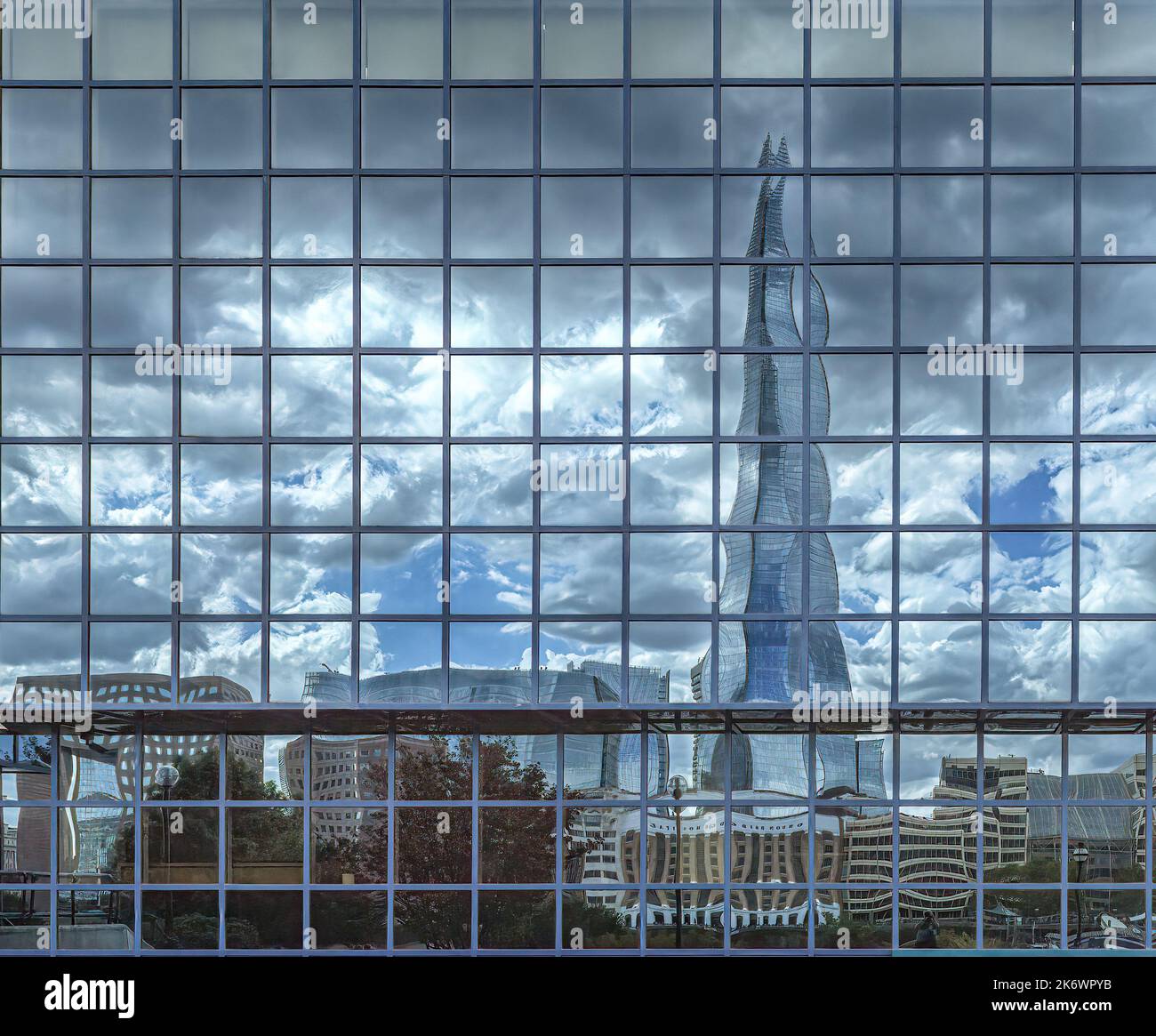 La riflessione di Shard Foto Stock