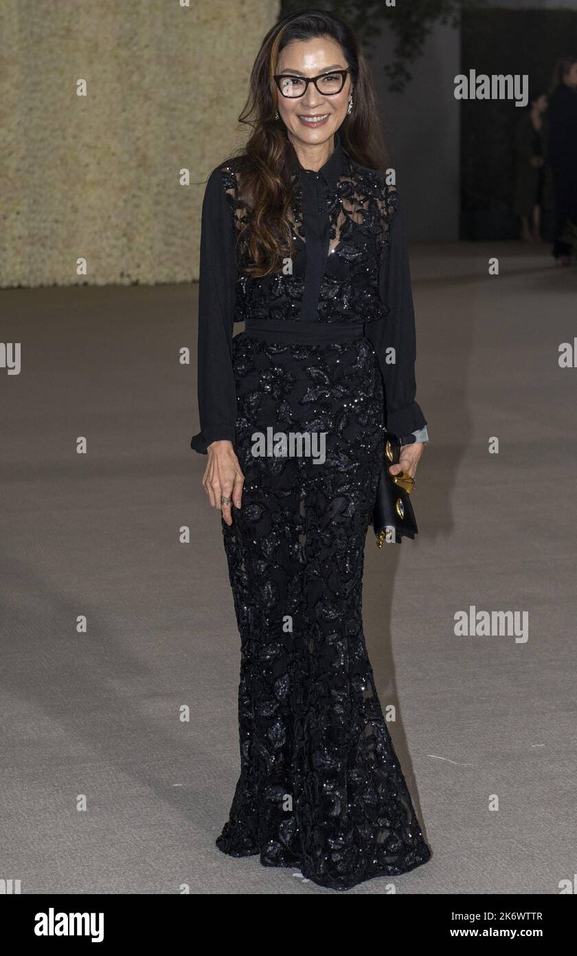 Los Angeles, Stati Uniti. 15th Ott 2022. Michelle Yeoh partecipa al secondo Gala annuale dell'Academy Museum presso l'Academy of Motion Pictures di Los Angeles sabato 15 ottobre 2022. Foto di Mike Goulding/UPI Credit: UPI/Alamy Live News Foto Stock