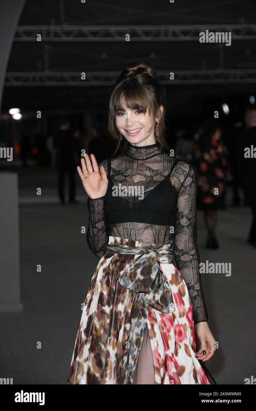 Los Angeles, Stati Uniti. 15th Ott 2022. Lily Collins partecipa al 2nd° Gala annuale dell'Academy Museum presso l'Academy Museum of Motion Pictures il 15 ottobre 2022 a Los Angeles, California. Foto: Crash/imageSPACE/Sipa USA Credit: Sipa USA/Alamy Live News Foto Stock