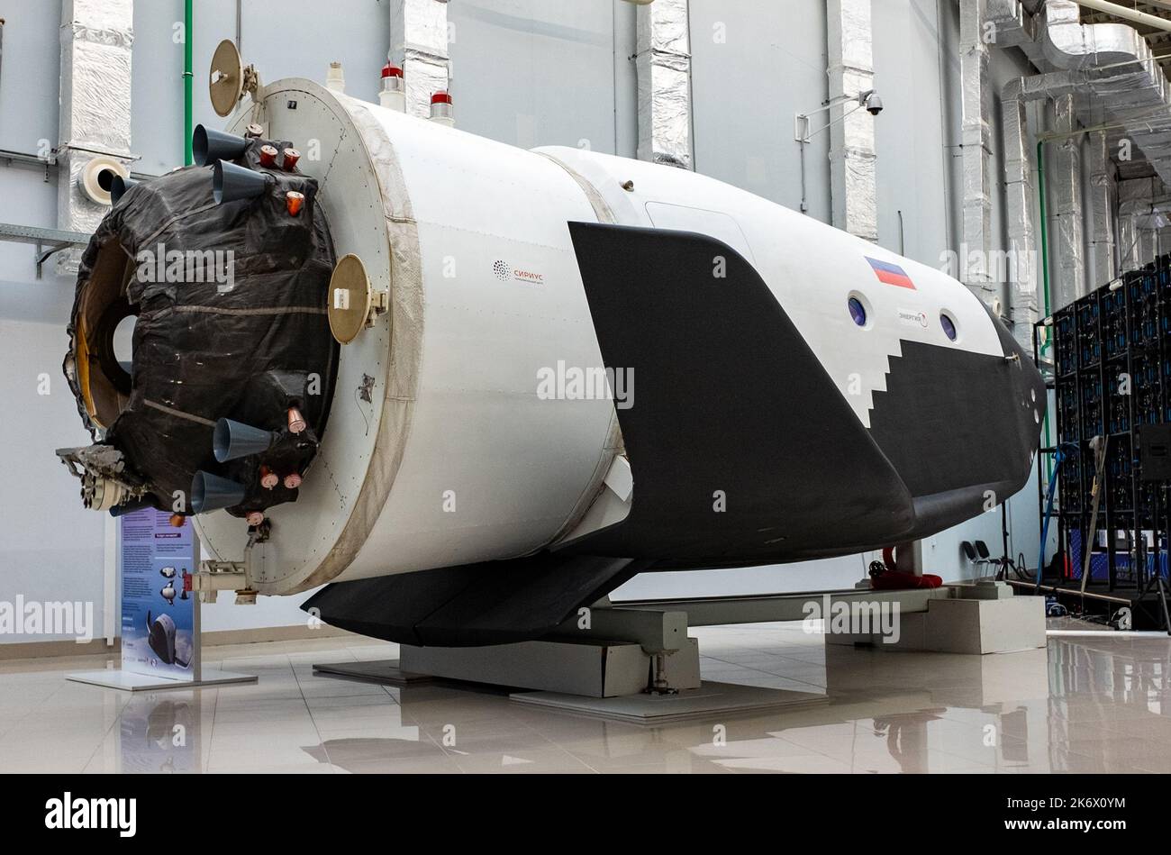8 dicembre 2021, Sochi, Russia. Un mock-up della navicella spaziale riutilizzabile russo con equipaggio Kliper. Foto Stock