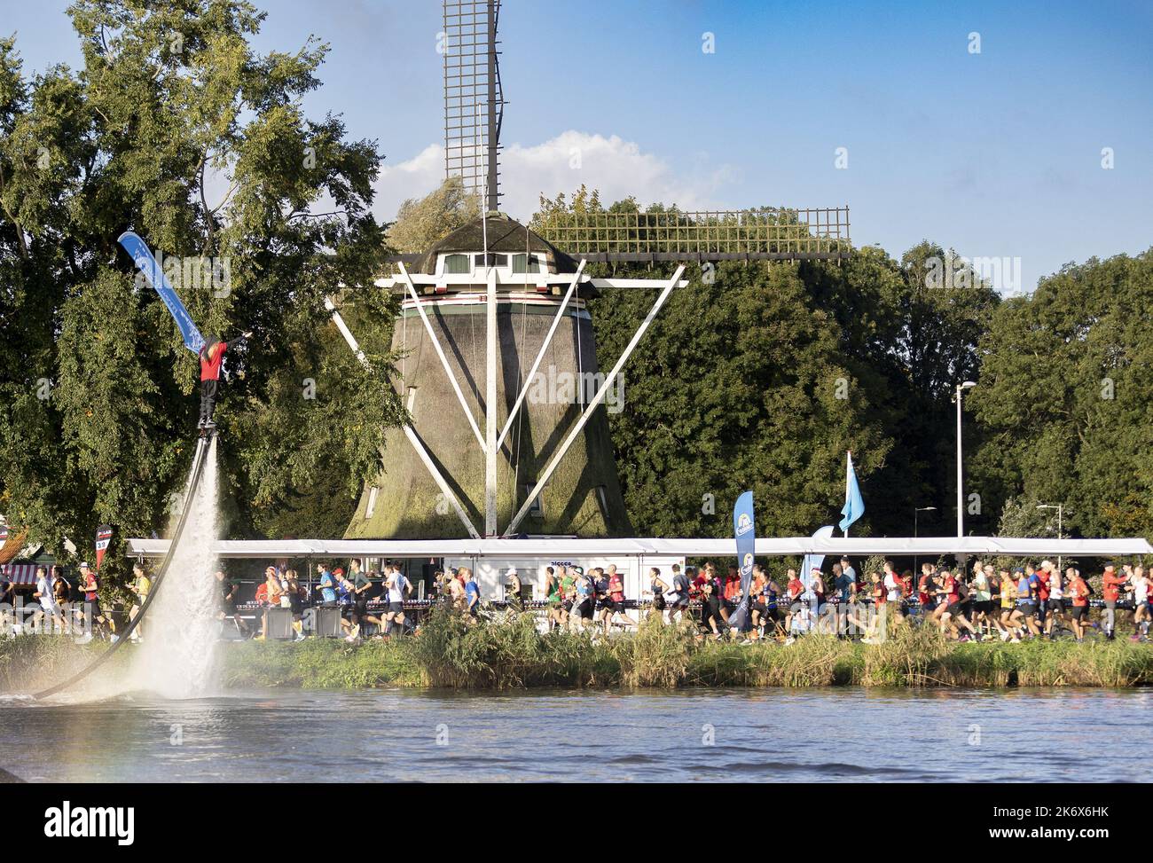 AMSTERDAM - corridori durante la maratona di Amsterdam TCS. La maratona di Amsterdam fungerà anche da campionato olandese quest'anno. ANP IRIS VAN DEN BROEK Foto Stock