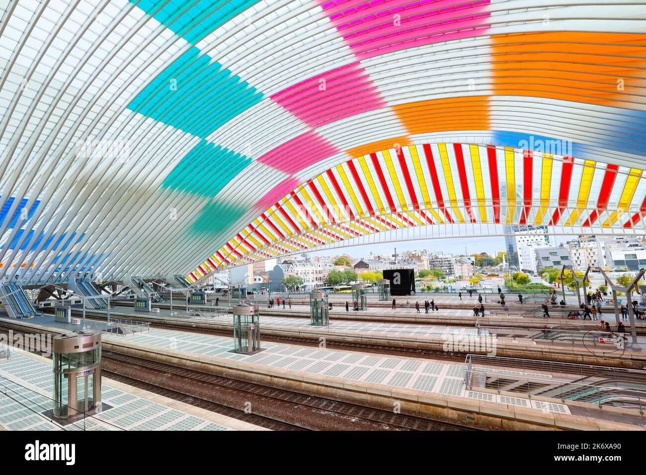 20221015 - Liege : Illustration du leefting de la gare des Guillemins de l'archistecte Calatrava.Après deux mois de pose minutieuse de centaines de tr Foto Stock