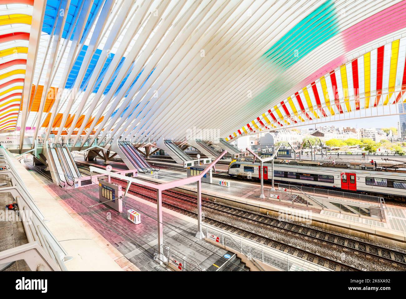 20221015 - Liege : Illustration du leefting de la gare des Guillemins de l'archistecte Calatrava.Après deux mois de pose minutieuse de centaines de tr Foto Stock