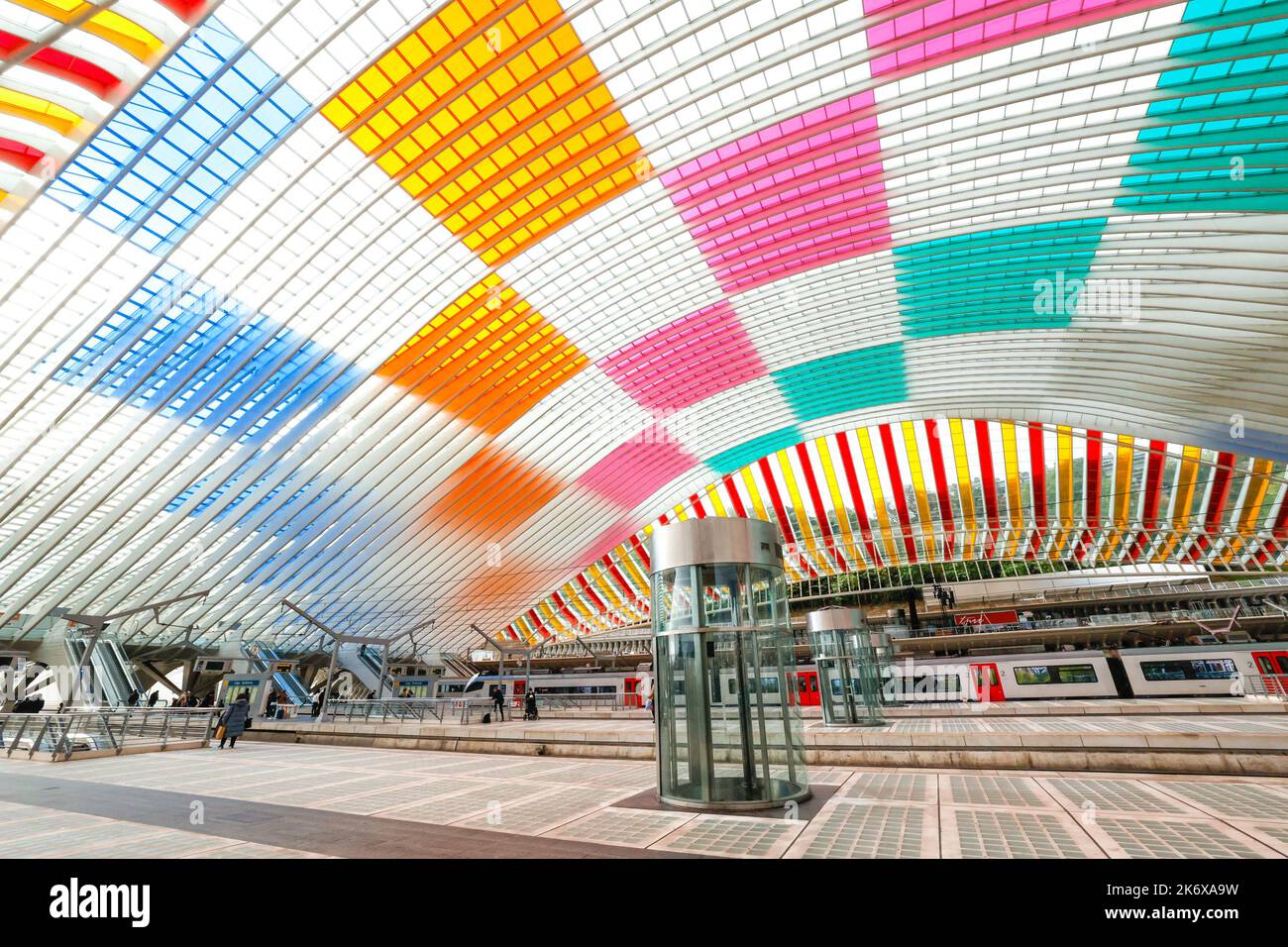 20221015 - Liege : Illustration du leefting de la gare des Guillemins de l'archistecte Calatrava.Après deux mois de pose minutieuse de centaines de tr Foto Stock