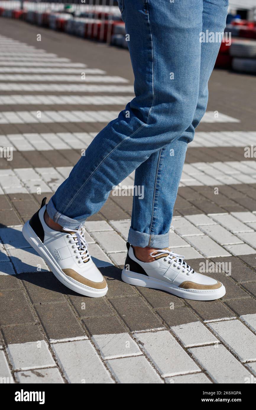 Scarpe comode da uomo in materiale naturale sneaker da uomo in stile kezhual per tutti i giorni in pelle naturale. Foto di alta qualita Foto stock Alamy