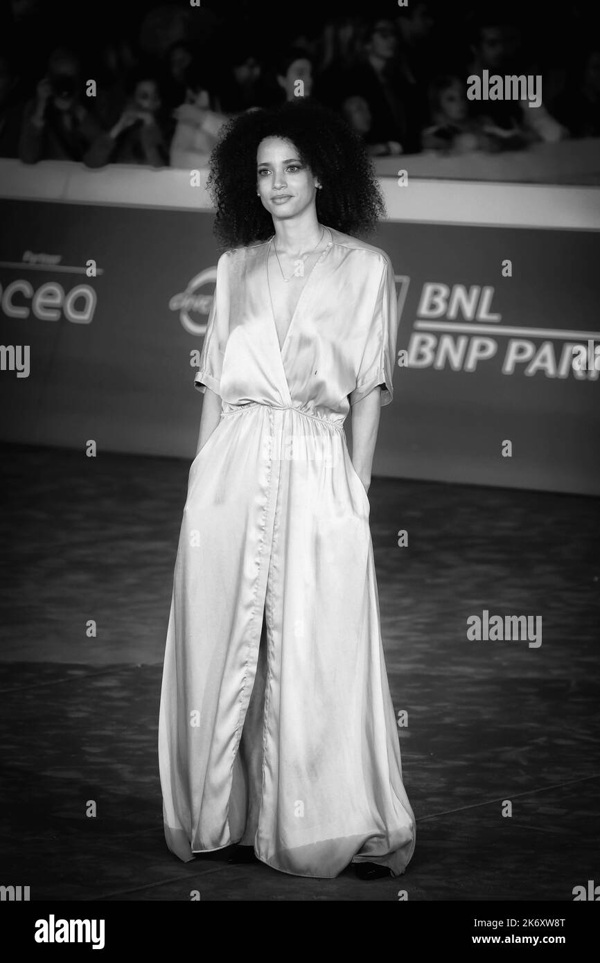 Roma, Italia - 13 ottobre 2022: L'attrice italiana Rausy Giangarè partecipa al tappeto rosso del film 'il Colibrì' durante l'apertura del Rome Film Fest 2022. Foto Stock