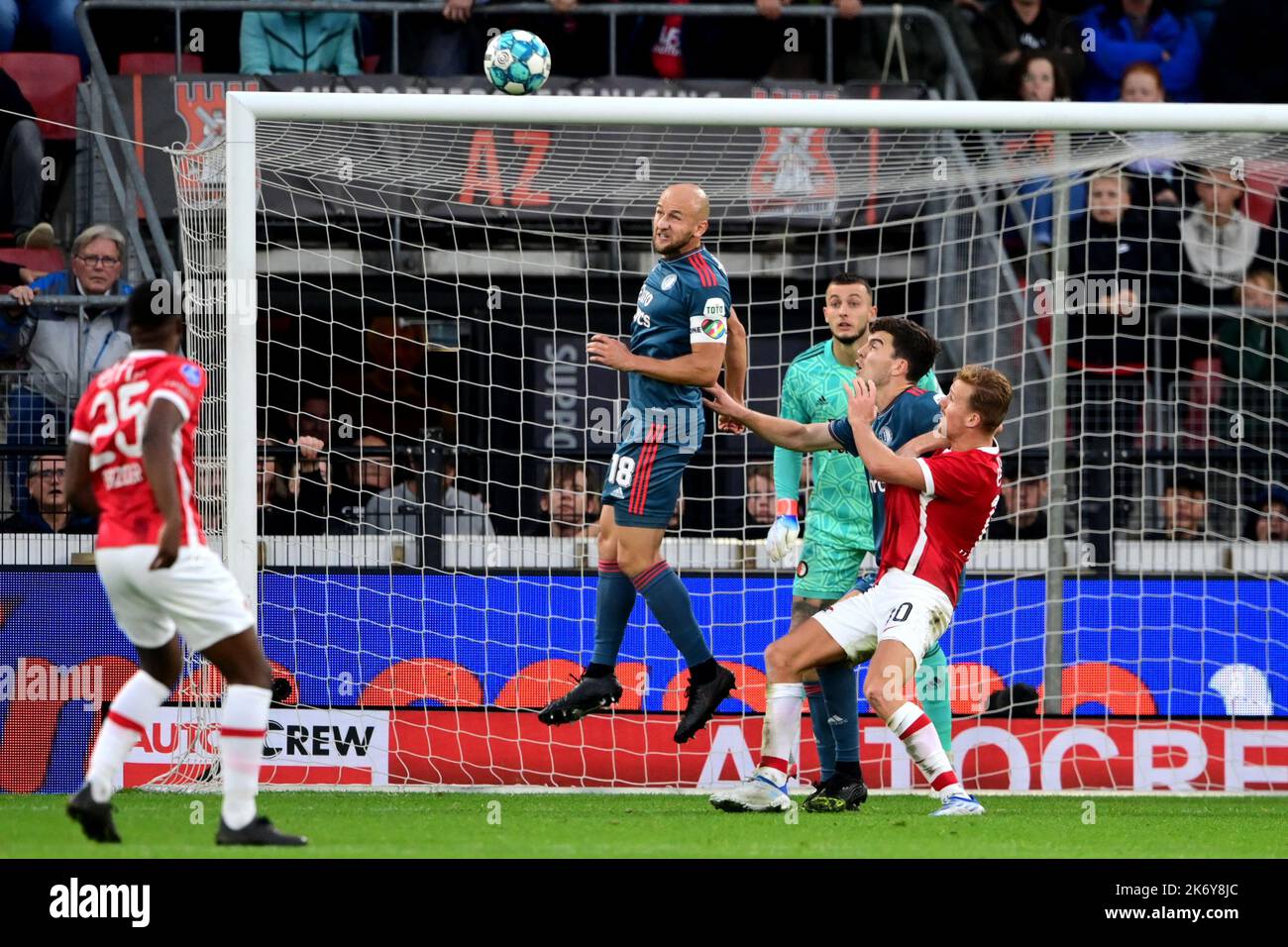 ALKMAAR - (lr) Gernot Trauner di Feyenoord, Jacob Rasmussen di Feyenoord, Dani de wit di AZ durante la partita olandese di Eredivie tra AZ Alkmaar e Feyenoord allo stadio AFAS il 16 ottobre 2022 ad Alkmaar, Paesi Bassi. ANP OLAF KRAAK Foto Stock