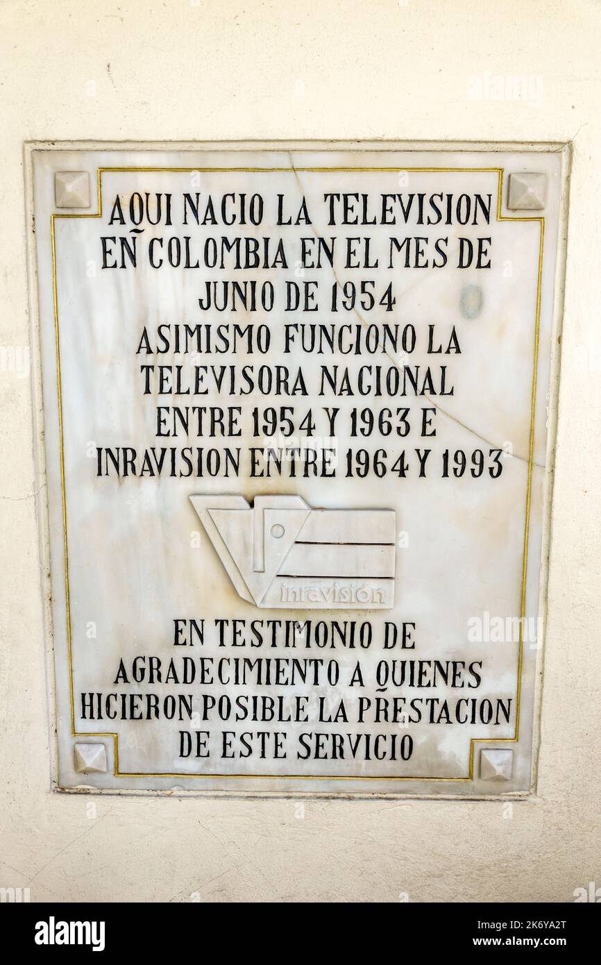 Bogota Colombia, Santa Fe Biblioteca Nacional, segno storico marker informazioni memoriale, spagnolo lingua Televisory Nacional Inravision ufficiale teli Foto Stock