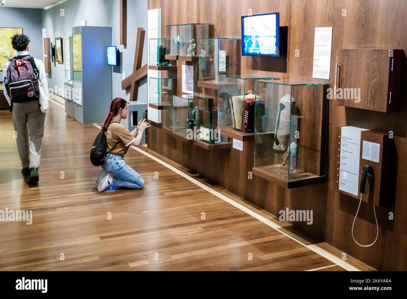 Bogota Colombia, Santa Fe Museo Nacional de Colombia Museo Nazionale di interni Colombia, manufatti telefono servizio evoluzione mostre Foto Stock