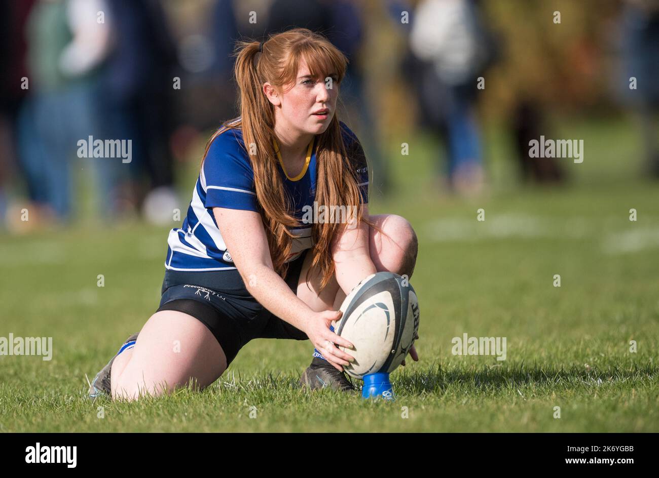 Donne inglesi giocatori amatoriali di Rugby Union che giocano in una partita di campionato. Foto Stock