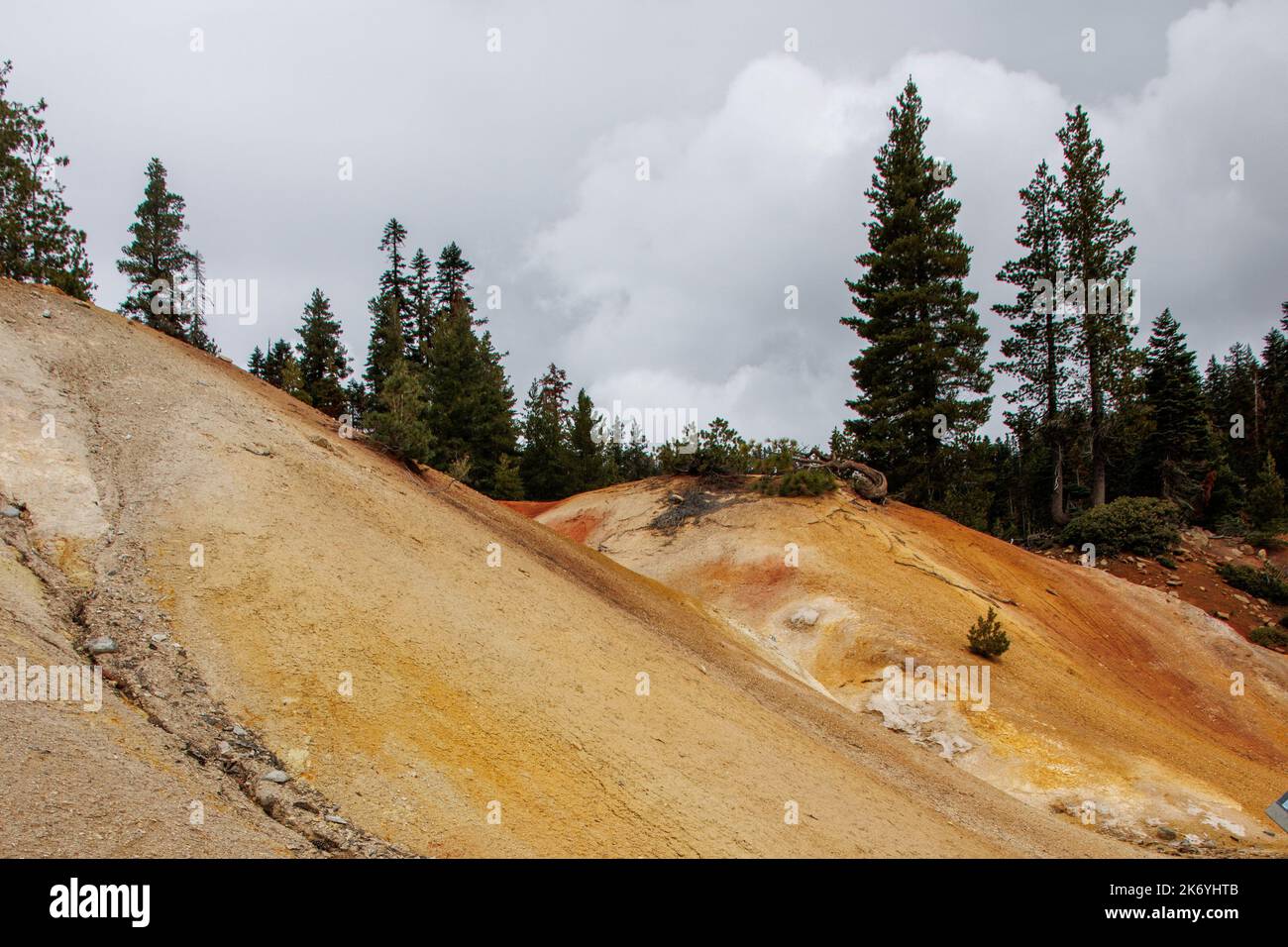 Sulphur opere nel Parco Nazionale vulcanico di Lassen. Prese d'aria idrotermali a Lassen, California Foto Stock