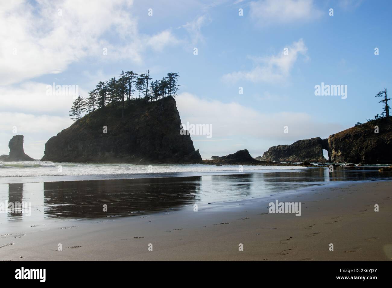 Famosa spiaggia la Push dalla saga Twilight a Washington. Vista sulla costa con rocce sulla spiaggia di la Push Foto Stock