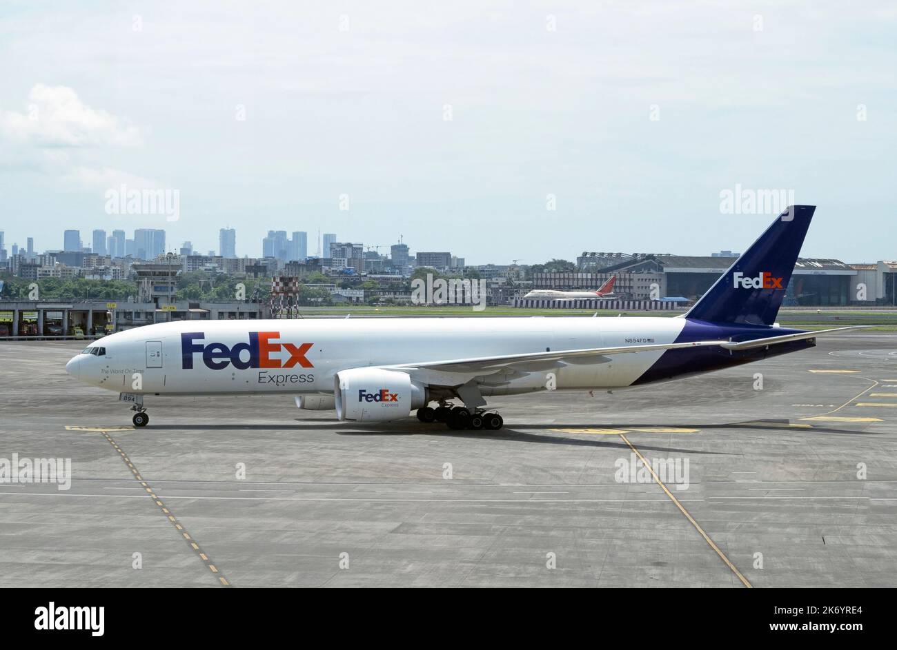 MUMBAI - 25 SETTEMBRE: FedEx Express Boeing 777F all'aeroporto internazionale di Mumbai il 25 settembre. 2022 in India. Foto Stock