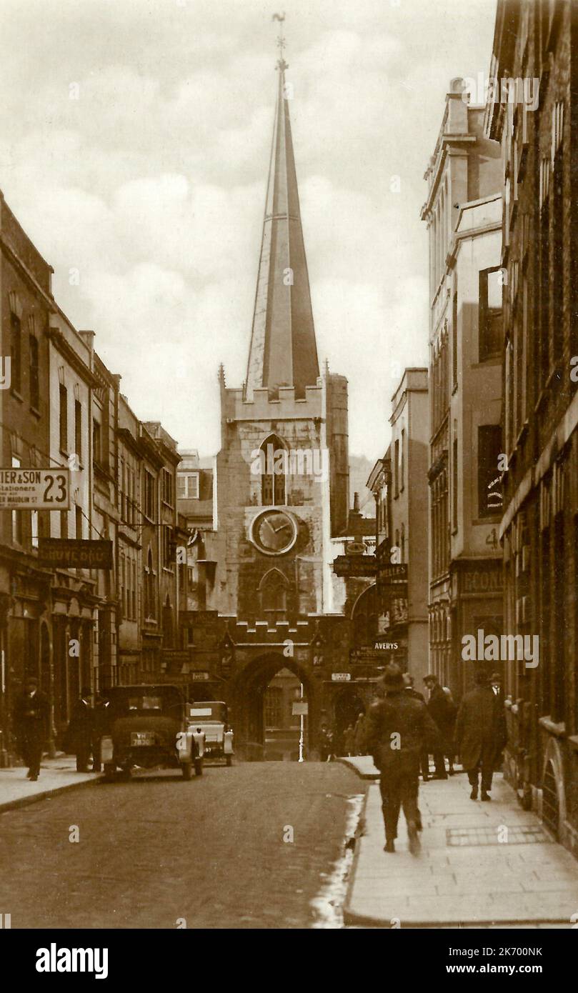 St Johns Arch Broad Street Bristol vintage scena di strada bianca e nera Foto Stock