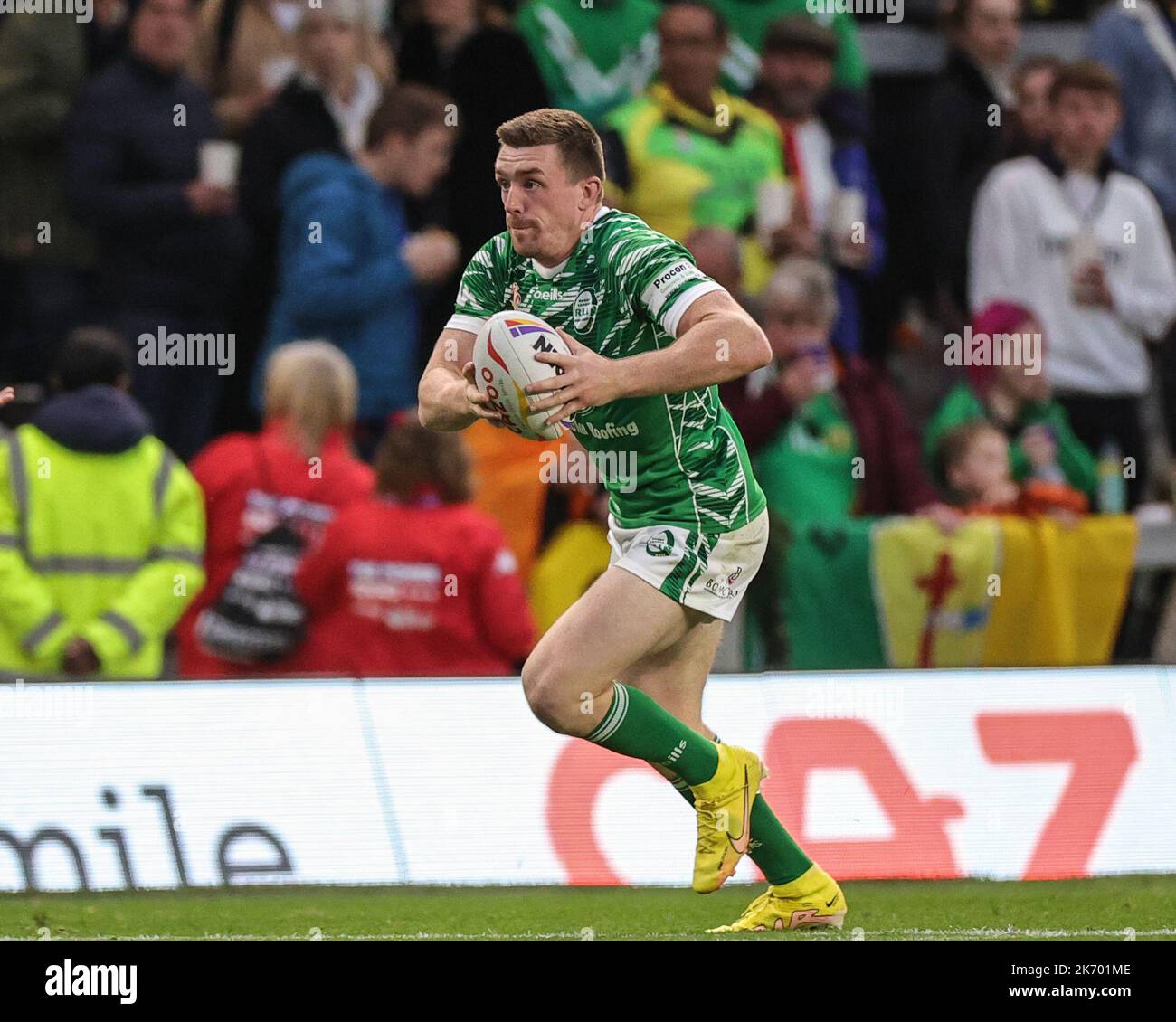 Leeds, Regno Unito. 16th Ott 2022. Ed Chamberlain of Ireland rompe durante la partita di Coppa del mondo di rugby 2021 Giamaica vs Irlanda all'Headingley Stadium, Leeds, Regno Unito, 16th ottobre 2022 (Foto di Mark Cosgrove/News Images) a Leeds, Regno Unito il 10/16/2022. (Foto di Mark Cosgrove/News Images/Sipa USA) Credit: Sipa USA/Alamy Live News Foto Stock