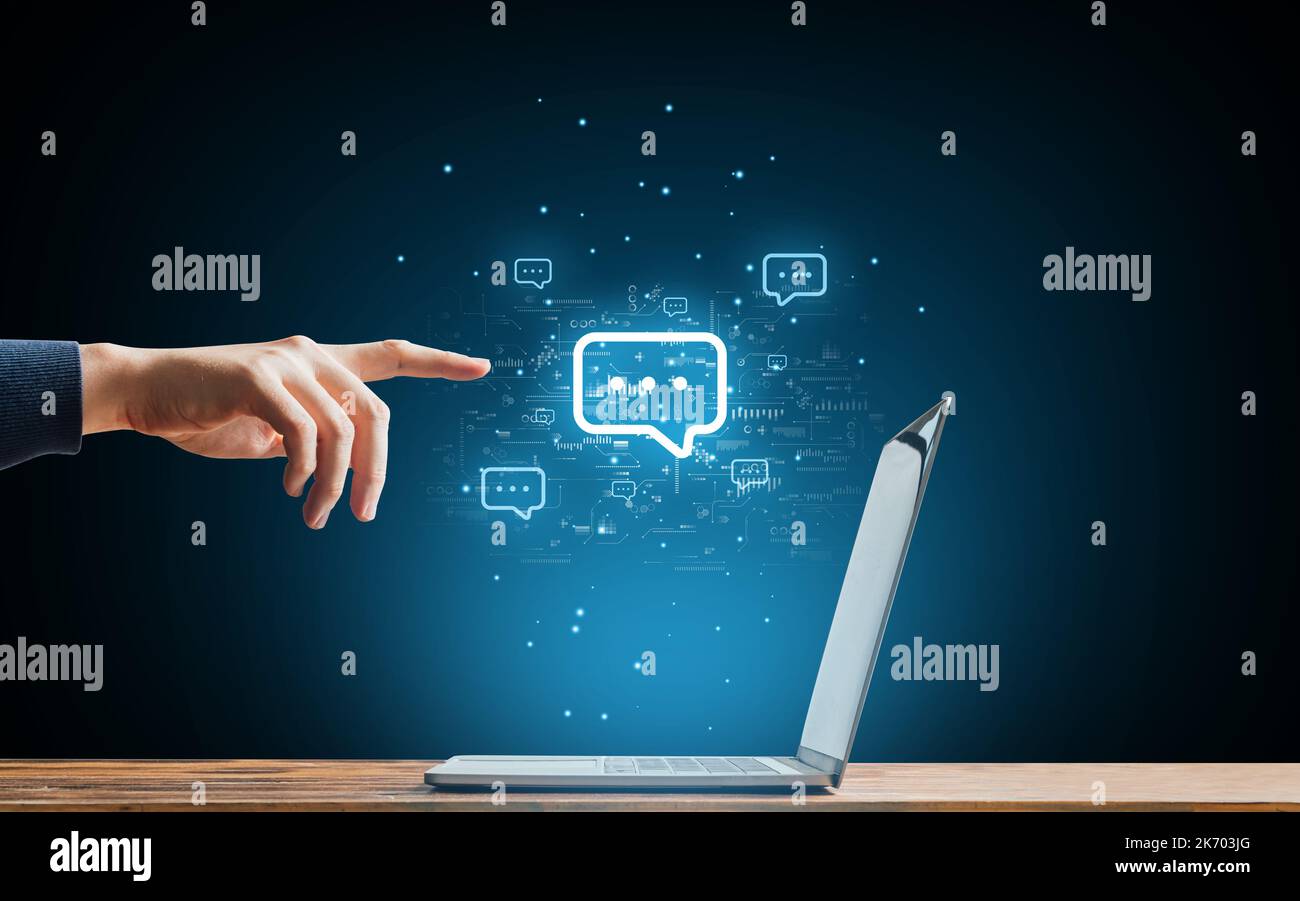 Il concetto di comunicazione in chat e messaggeri istantanei in risorse Internet e social network Foto Stock