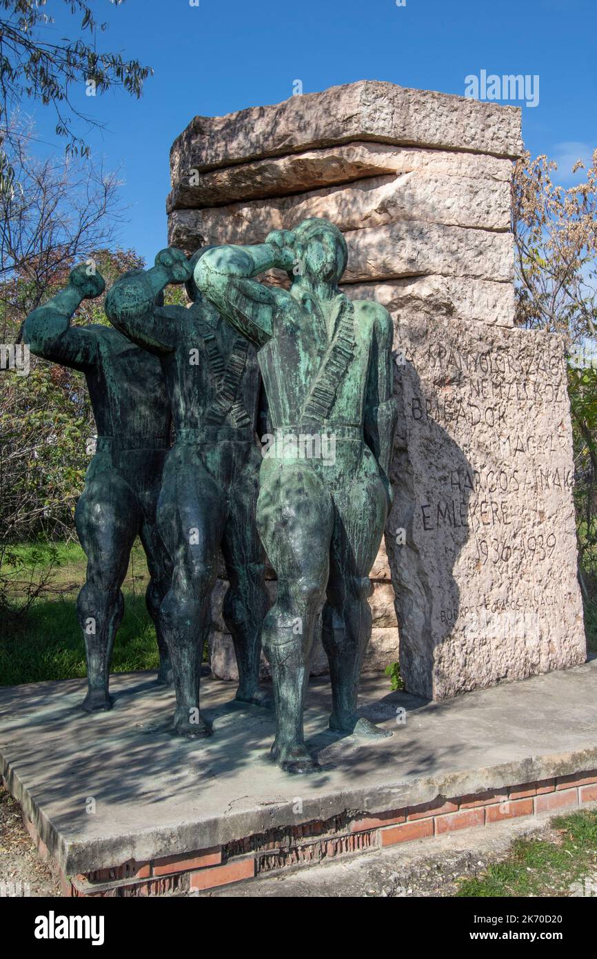 Statua degli operai Memento Park un museo all'aperto dedicato alle statue monumentali del periodo comunista ungherese, Budapest Ungheria Foto Stock