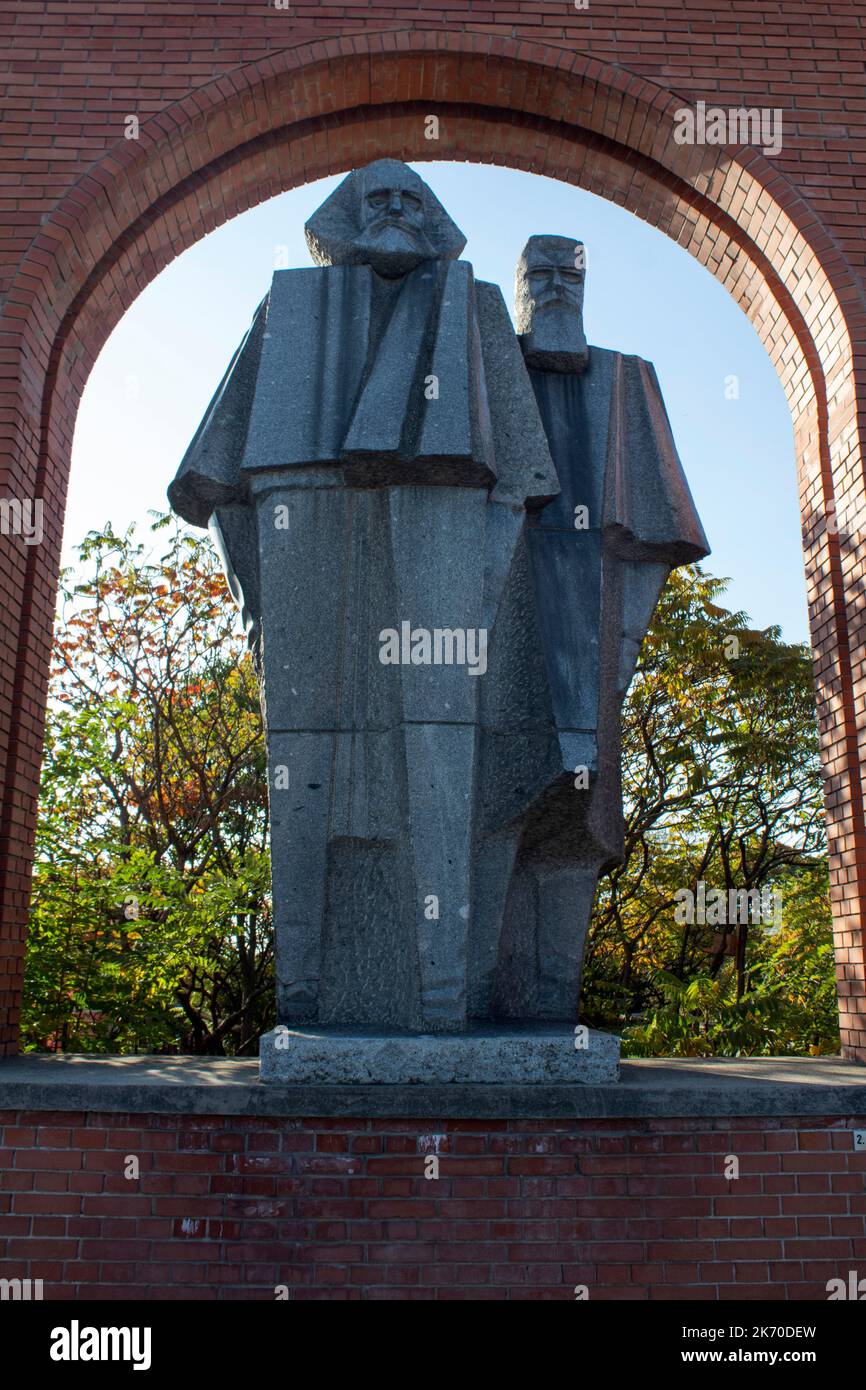 Statue Marx e Engels nel Parco del Memento un museo all'aperto dedicato alle statue monumentali del periodo comunista ungherese, Budapest, Ungheria, Foto Stock