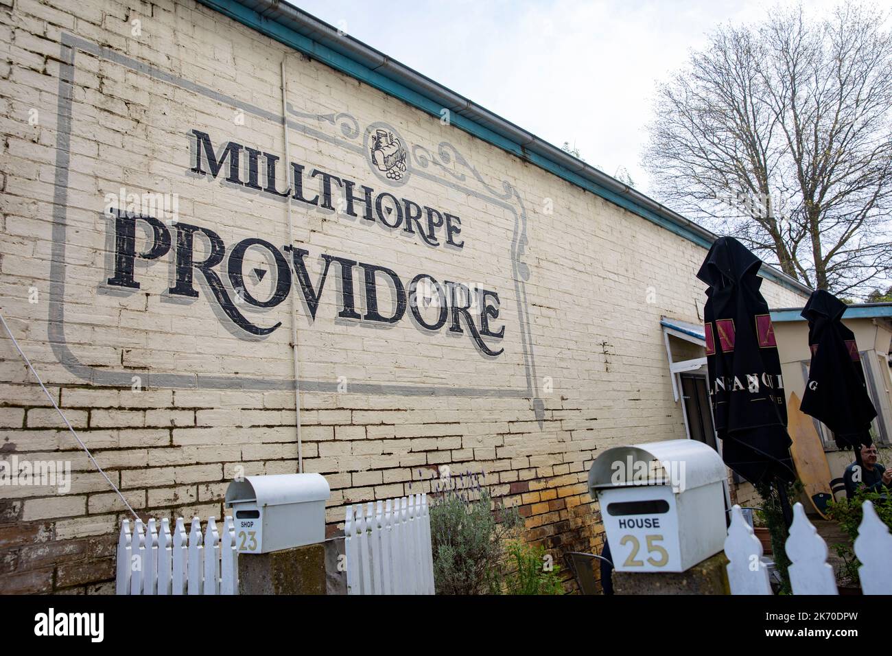 Millthorpe fornitore segno per questo caffè gastronomie nel villaggio storico di Millthorpe, New South Wales, Australia Foto Stock