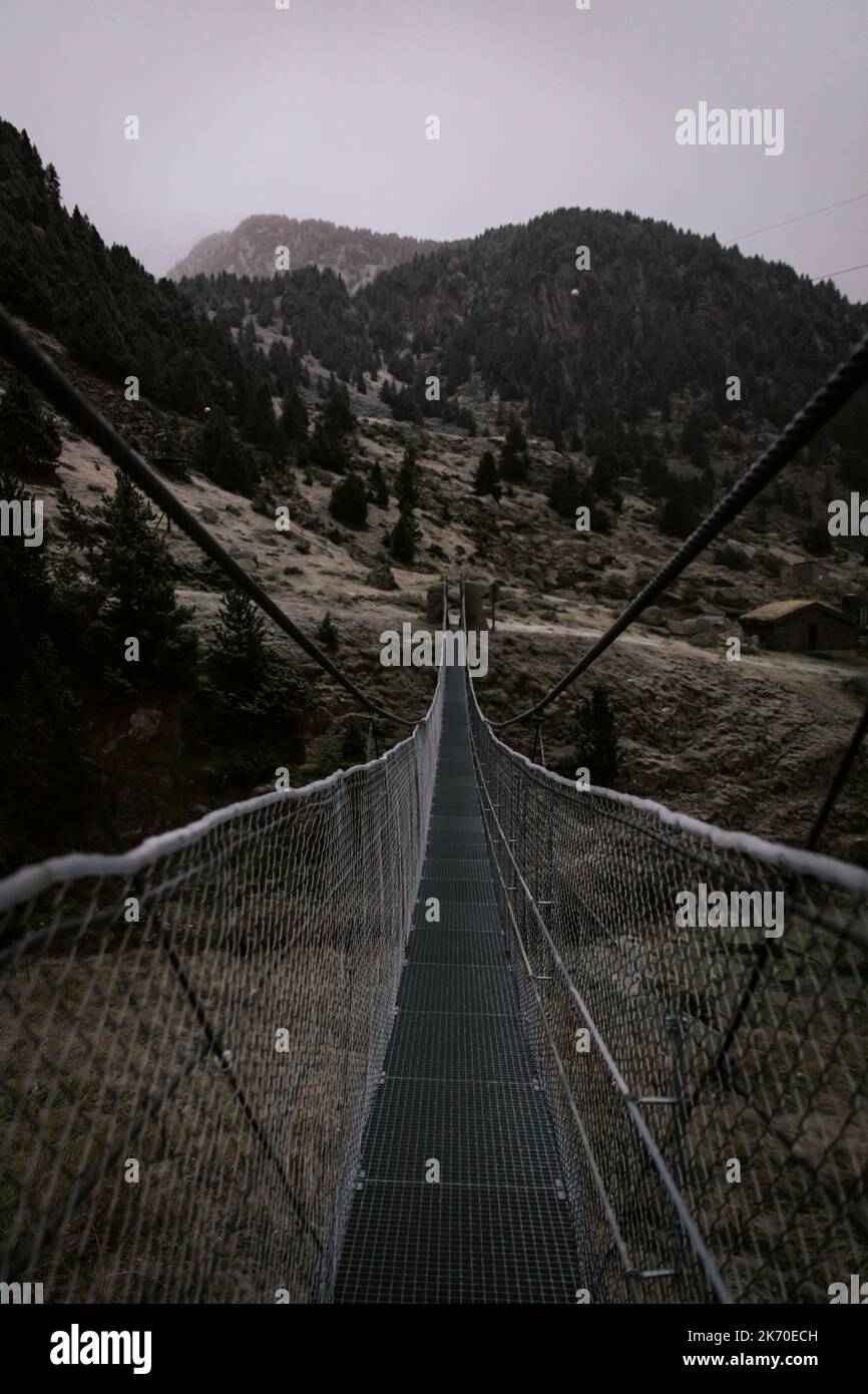 Snowing ponte tibetano in andorra Foto Stock