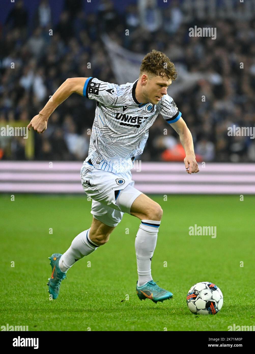 Casper Nielsen del Club controlla la palla durante una partita di calcio tra il RSCA Anderlecht e il Club Brugge, domenica 16 ottobre 2022 ad Anderlecht, Bruxelles, il giorno 12 della prima divisione del campionato belga della 'Jupiler Pro League' del 2022-2023. FOTO DI BELGA JOHN THYS Foto Stock