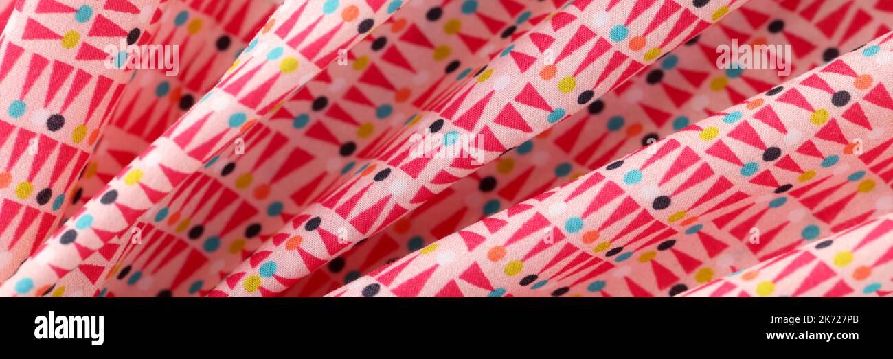 Tessuto di cotone brillante multicolore dalle forme geometriche Foto Stock