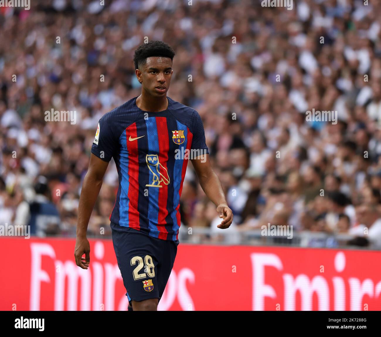 Sabadell, Barcellona, Spagna. 16th Ott 2022. Madrid Spagna 16.10.2022 Alejandro Balde (FC Barcelona) guarda durante la Liga Santander tra il Real Madrid e il FC Barcelona a Santiago Bernabeu il 16 ottobre 2022 a Barcellona. (Credit Image: © Xavi Urgeles/ZUMA Press Wire) Credit: ZUMA Press, Inc./Alamy Live News Foto Stock