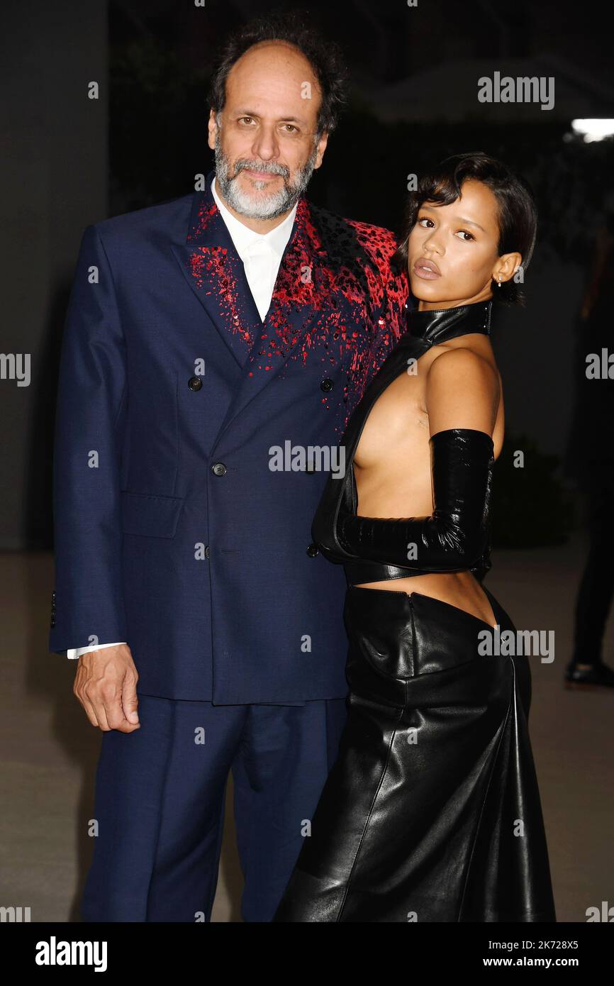 LOS ANGELES, CA - OTTOBRE 15: (L-R) Luca Guadagnino e Taylor Russell partecipano al 2nd° Gala annuale dell'Academy Museum presso l'Academy Museum of Motion Pictures Foto Stock