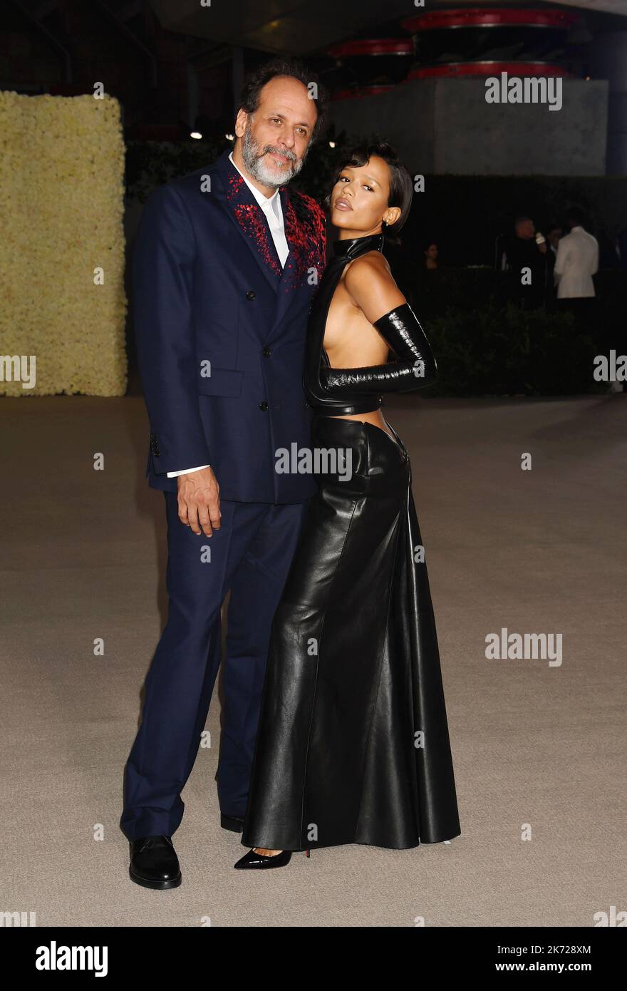 LOS ANGELES, CA - OTTOBRE 15: (L-R) Luca Guadagnino e Taylor Russell partecipano al 2nd° Gala annuale dell'Academy Museum presso l'Academy Museum of Motion Pictures Foto Stock