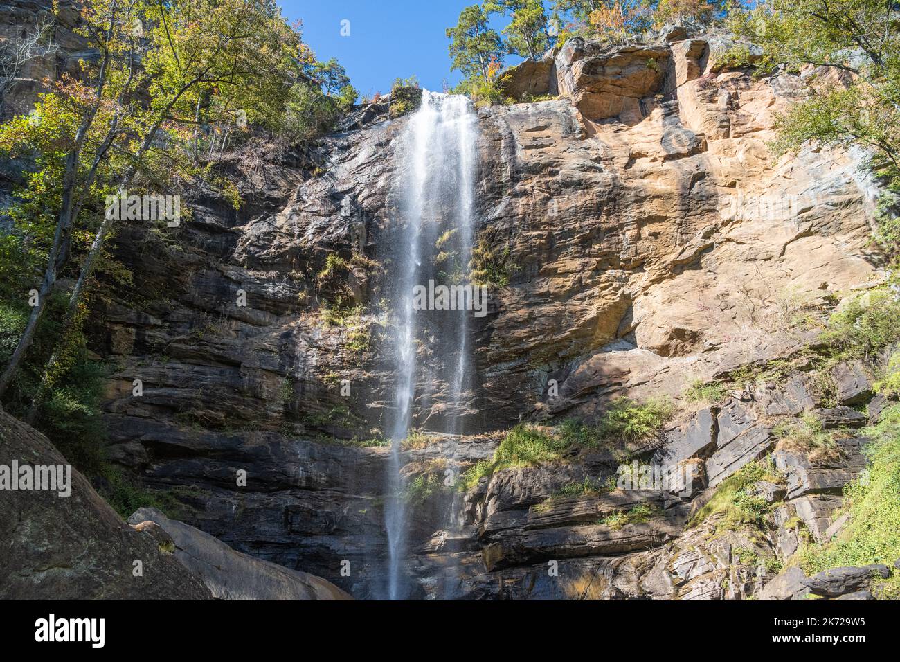 Toccoa Falls, nel campus del Toccoa Falls College di Toccoa, Georgia, è una delle cascate più alte ad est del Mississippi. (USA) Foto Stock