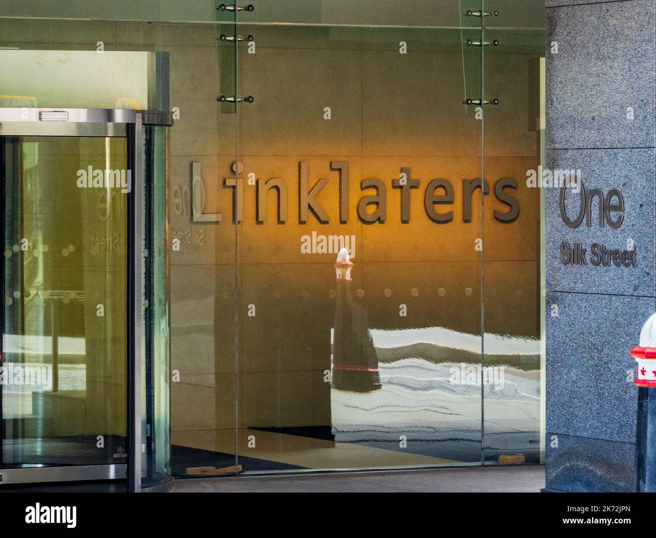 Linklaters London HQ al 1 di Silk St nel City of London Financial District. Linklaters LLP è uno studio legale multinazionale con sede a Londra. Foto Stock