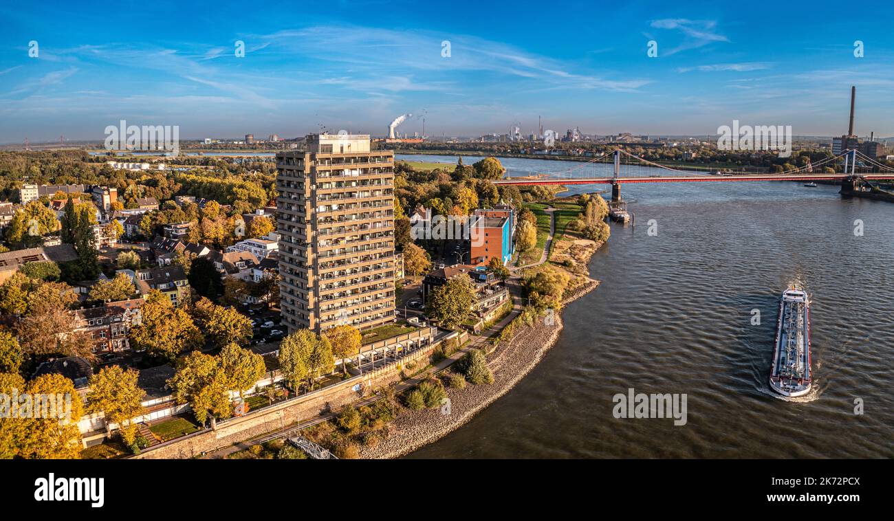Duisburg Ruhr Area. Fiume Reno. Drone Aerial in autunno Foto Stock