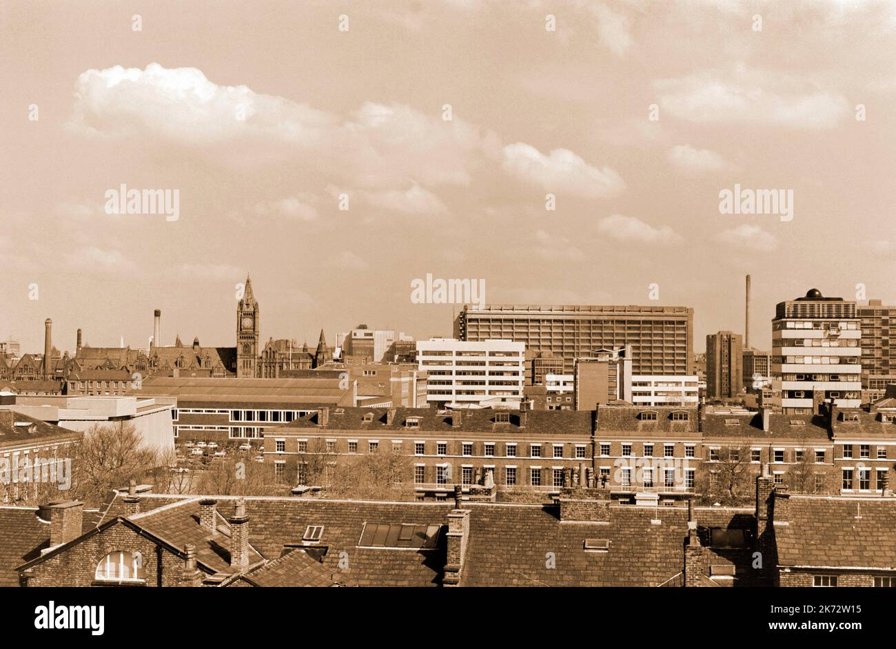 Vintage Liverpool, 1970. Vista sul tetto della tenuta universitaria dall'edificio Roxby. Foto Stock