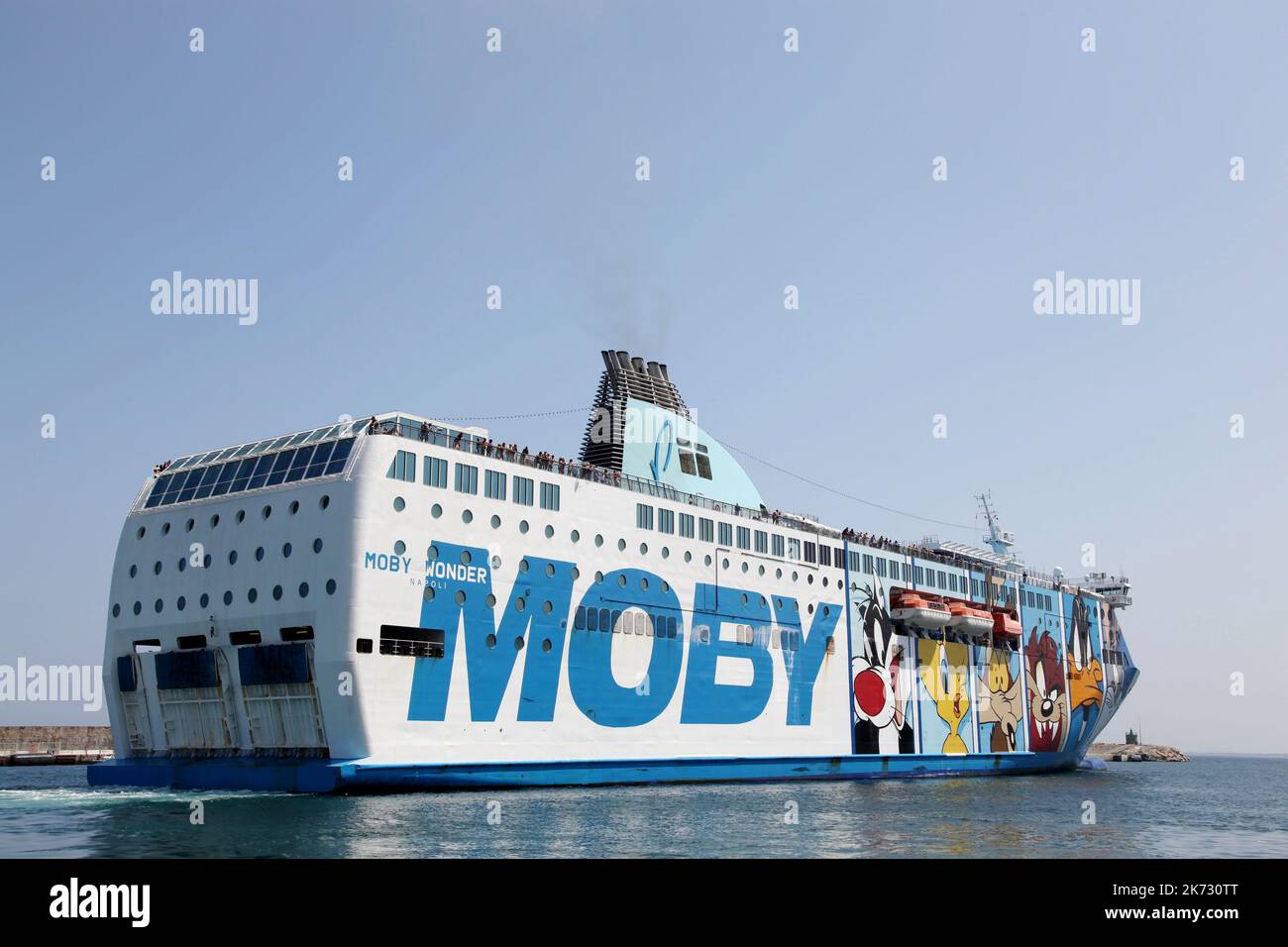 Bastia, Corsica, Francia - 10 luglio 2011: Traghetto italiano Moby navigazione tra l'isola di Corsica e l'Italia Foto Stock