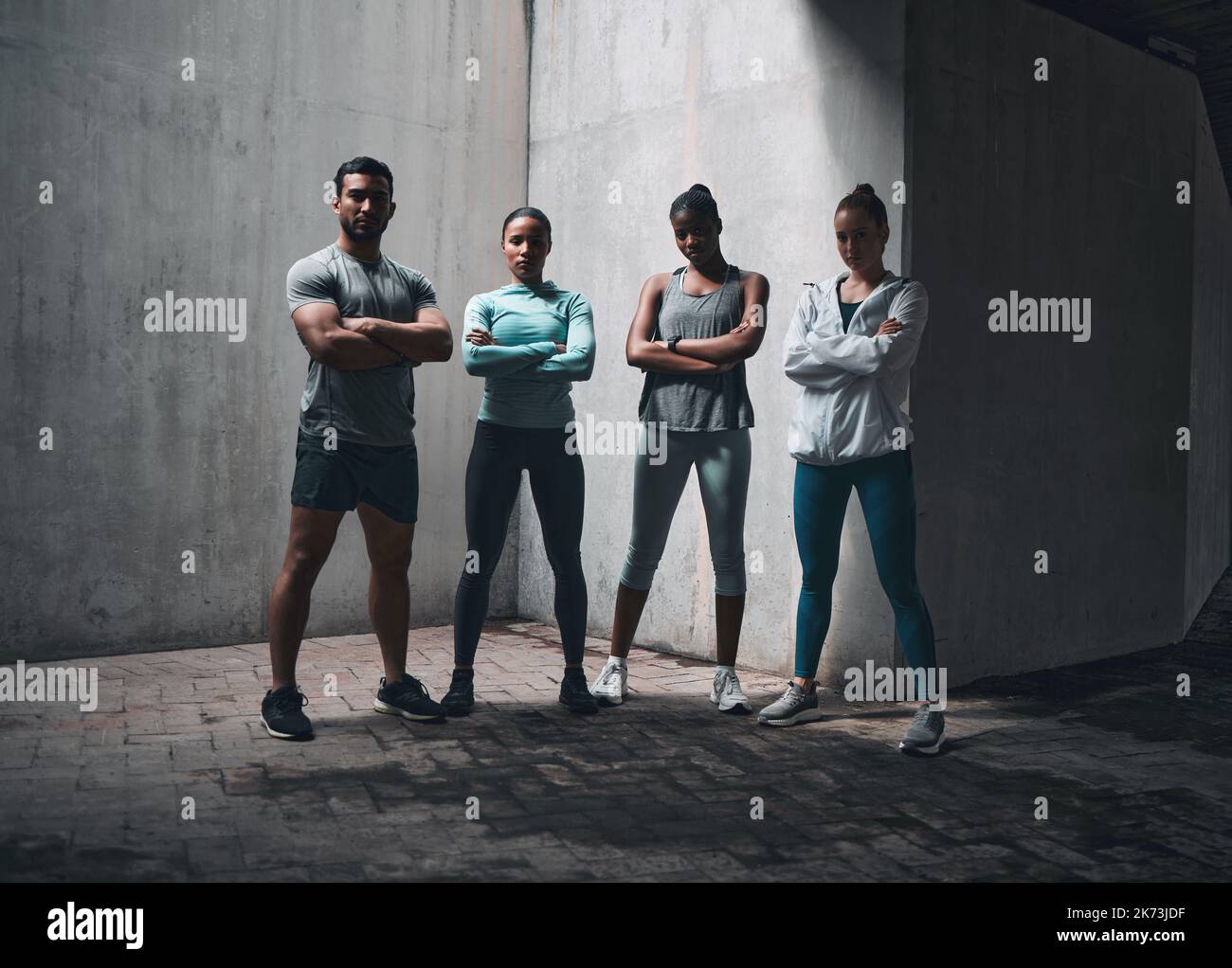 Inizi piccolo e lavori il vostro senso in su. un gruppo di amici insieme prima di un allenamento. Foto Stock