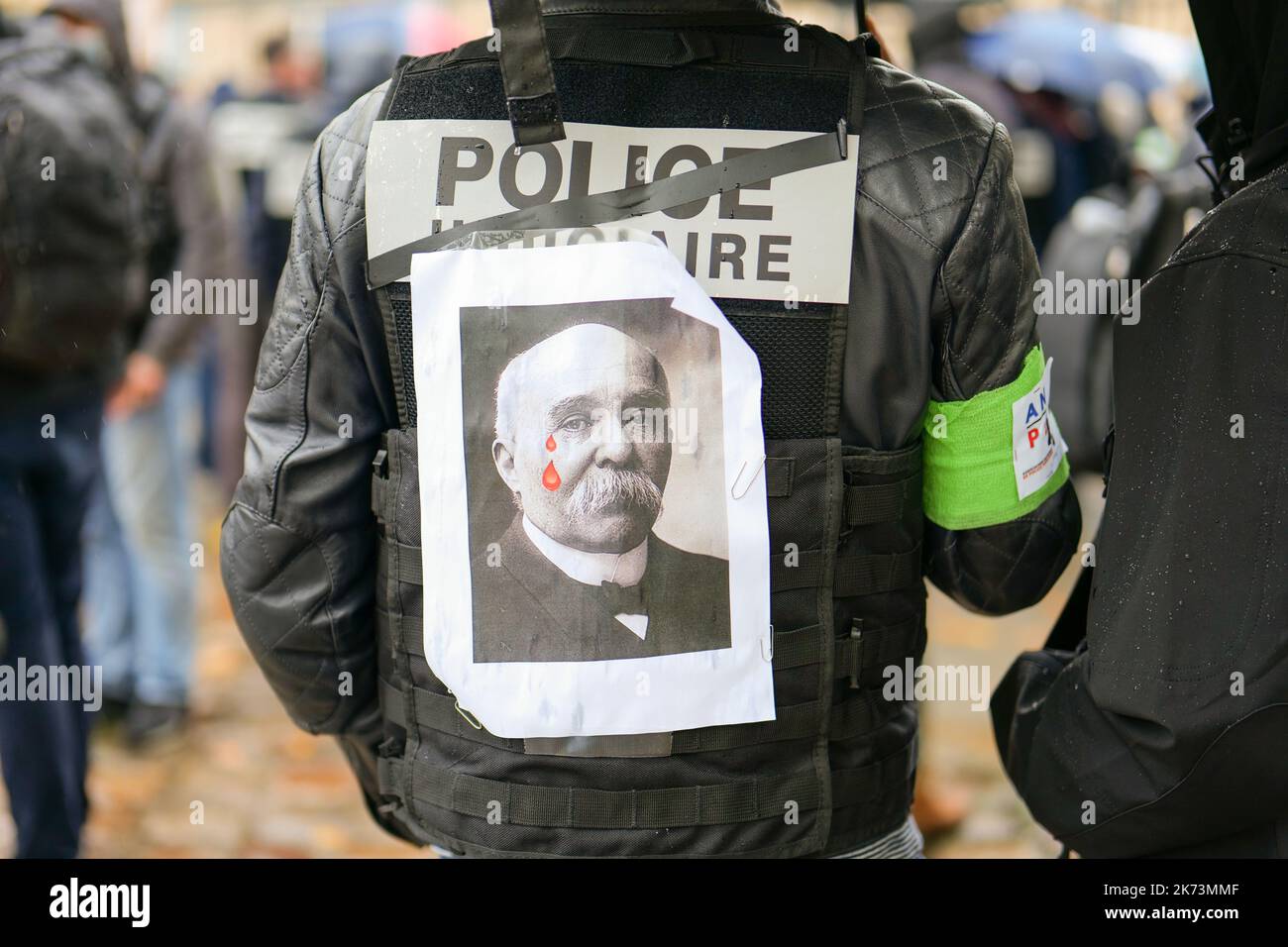 Versailles, Francia, 17/10/2022. Funzionari di polizia, giudici e umoristi dimostrano contro la legge governativa che vuole riformare la polizia giudiziaria. Pierre Galan/Alamy Live News Foto Stock