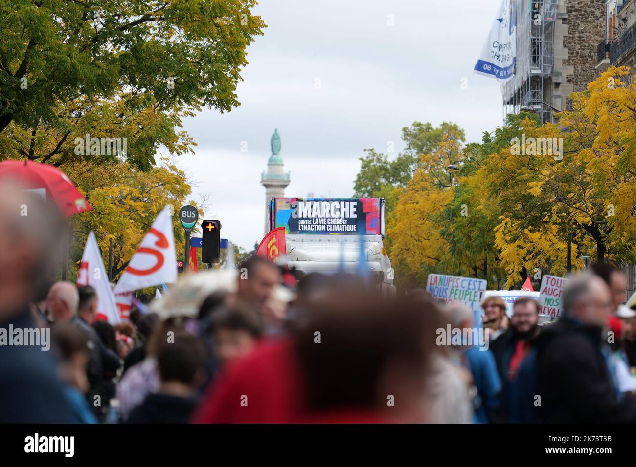 Parigi, Francia, 16/10/2022. Marcia contro la costosa vita e l'inazione climatica, NUPES. Pierre Galan/Alamy Live News Foto Stock