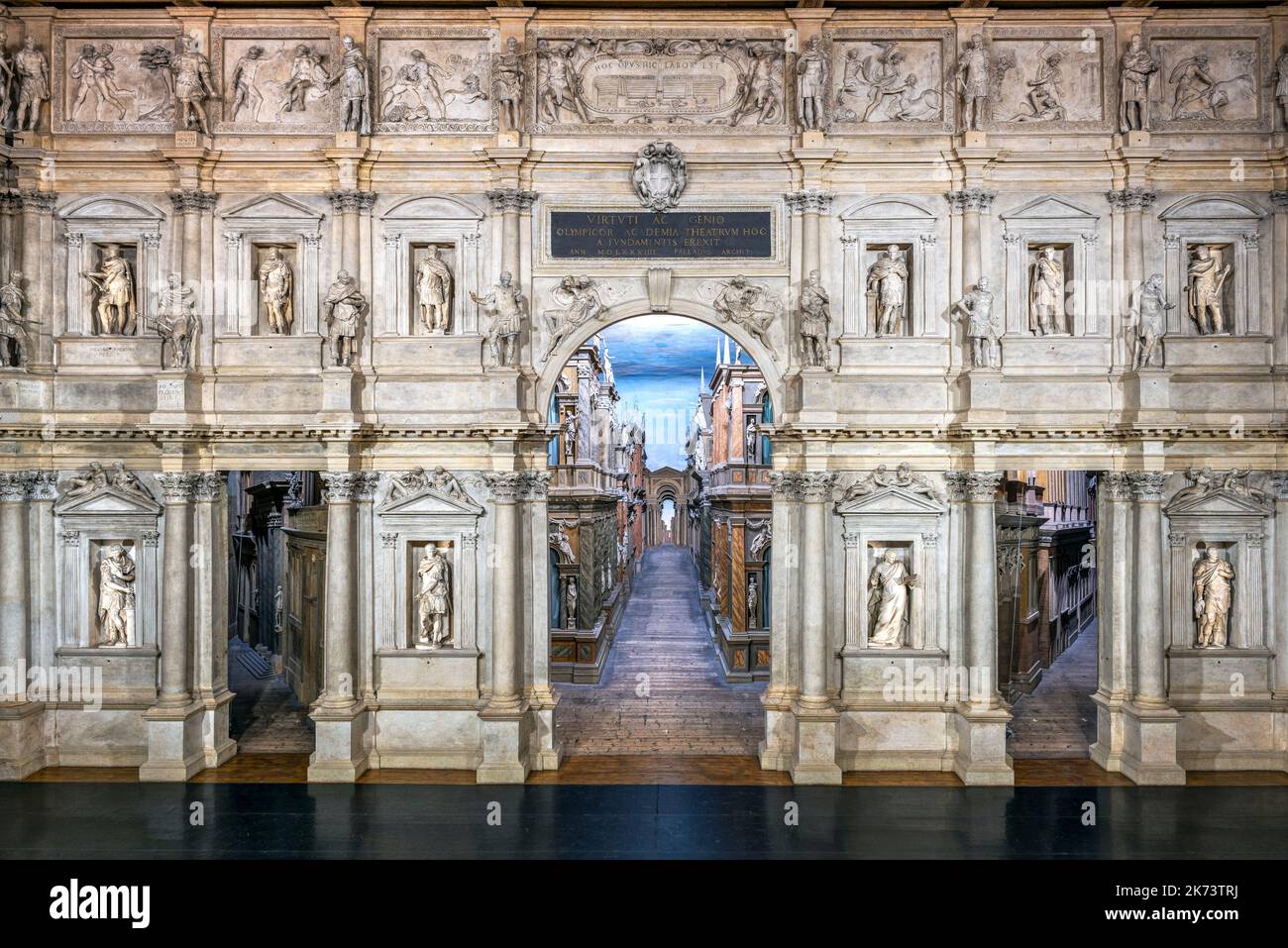 Teatro Olimpico progettato da Andrea Palladio, Vicenza, Veneto, Italia Foto Stock